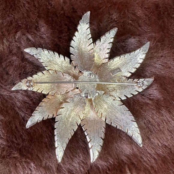 🔵 𝅺VINTAGE Lisa Signed Gold Toned Leaf Abstract Brooch - Picture 3 of 9